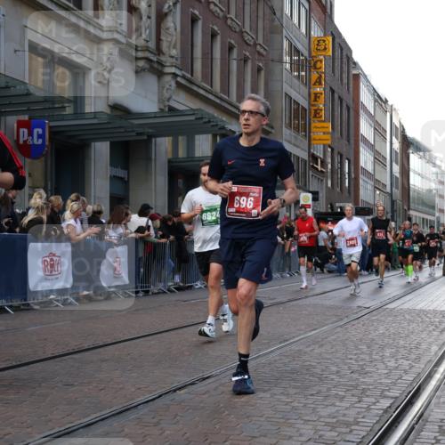 13.09.2026 - 21. swb-Marathon Bremen Strokosch-Dieckow http://msf.ph/oto/10317806 13.09.2026 13:16:53 Ziel 842, 2052, 3148, 3246, 3706, 4156, 4805, 6095, 6624, 6704, 6734, 6759, 6953, 7284, 8111, 8418, 8858, 385, 472, 675, 696, 734, 816, 827, 985, 1970, 2319, 2473, 2474, 2809, 3706, 3716, 3961, 4135, 4137, 4485, 5255, 5772, 6049, 6367, 6531, 6535, 6819, 7297, 7387, 7875 meine-sportfotos.de