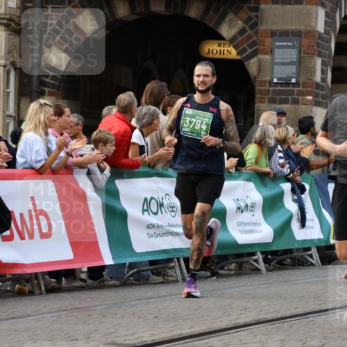 13.09.2026 - 21. swb-Marathon Bremen Strokosch-Dieckow http://msf.ph/oto/10317835 13.09.2026 13:07:00 Ziel 508, 521, 788, 1009, 1770, 1921, 2832, 3127, 3910, 4574, 4777, 5238, 6784, 6951, 8580, 1540, 1863, 3794, 3973, 6053, 7636, 7876, 8980, 9927 meine-sportfotos.de