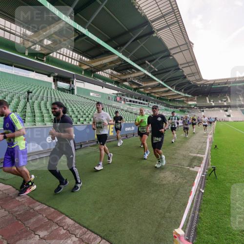 13.09.2026 - 21. swb-Marathon Bremen Michael Burmester http://msf.ph/oto/10317840 13.09.2026 13:15:35 Laufen im Stadion 143, 231, 263, 266, 300, 414, 598, 612, 653, 768, 956, 1008, 1047, 1185, 1312, 1818, 1819, 1874, 2013, 2218, 2233, 2235, 2314, 2351, 2359, 2385, 2386, 2466, 2468, 2484, 2494, 2564, 2579, 2664, 2667, 2678, 2690, 2691, 2698, 2737, 2760, 2783, 2799, 2829, 2838, 2846, 2859, 2861, 2865, 2874, 2887, 2958, 2978, 3001, 3075, 3133, 3157, 3165, 3185, 3237, 3265, 3331, 3355, 3382, 3387, 3428, 3486, 3512, 3670, 3680, 3829, 4034, 4080, 4306, 703 meine-sportfotos.de
