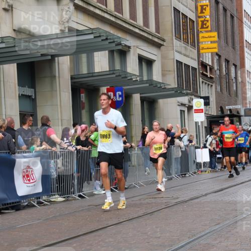 13.09.2026 - 21. swb-Marathon Bremen Strokosch-Dieckow http://msf.ph/oto/10317874 13.09.2026 10:57:49 Ziel 10249, 10494, 10530, 10543, 10559, 10604, 10673, 10750, 10798, 10826, 10828, 10903, 10914, 10931, 10932, 11120, 11131, 11136, 11295, 11332, 11388, 11420, 11752, 11863, 11884, 11906, 11952, 12017, 12386, 12387, 12441, 12482, 12551, 10078, 10177, 10460, 10565, 10707, 10728, 11106, 11153, 11245, 11480, 11532, 11568, 11824, 11856, 11965, 11966, 12222, 12228, 12231, 12264, 12372, 12427 meine-sportfotos.de