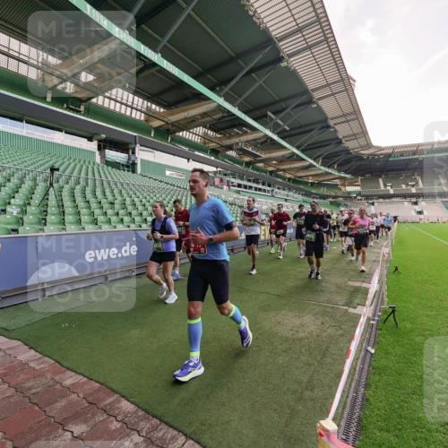 13.09.2026 - 21. swb-Marathon Bremen Michael Burmester http://msf.ph/oto/10317933 13.09.2026 13:15:45 Laufen im Stadion 143, 153, 231, 263, 266, 300, 414, 598, 612, 653, 1008, 1047, 1185, 1312, 1465, 1539, 1818, 1819, 1874, 2013, 2218, 2235, 2314, 2351, 2359, 2363, 2385, 2386, 2466, 2468, 2484, 2494, 2579, 2664, 2667, 2678, 2690, 2691, 2698, 2737, 2760, 2778, 2783, 2799, 2838, 2846, 2859, 2861, 2865, 2874, 2958, 2974, 2978, 3001, 3075, 3133, 3157, 3165, 3185, 3237, 3265, 3331, 3355, 3382, 3387, 3486, 3512, 3670, 3680, 3829, 4034, 4080, 4306, 703 meine-sportfotos.de