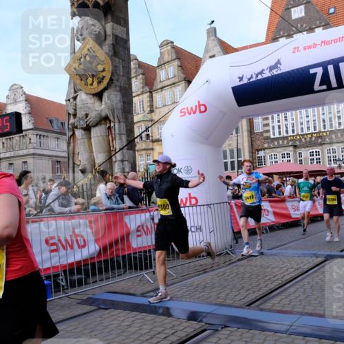 13.09.2026 - 21. swb-Marathon Bremen Tim E. http://msf.ph/oto/10317944 13.09.2026 10:57:42 Ziel 10166, 10177, 10226, 10300, 10394, 10517, 10518, 10687, 10969, 11106, 11365, 11480, 11498, 11609, 11734, 11965, 11966, 12037, 12111, 12263, 12372, 12382, 12383, 12400, 12411 meine-sportfotos.de