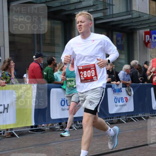 13.09.2026 - 21. swb-Marathon Bremen Strokosch-Dieckow http://msf.ph/oto/10317947 13.09.2026 13:16:57 Ziel 842, 2052, 3148, 3246, 4156, 4805, 6095, 6624, 6734, 6759, 6803, 6953, 7284, 8111, 8418, 8532, 8714, 8858, 385, 472, 675, 696, 734, 827, 985, 1970, 2319, 2473, 2474, 2809, 3706, 3716, 3961, 4135, 4137, 4485, 5255, 5772, 6049, 6531, 6535, 6704, 6819, 7297, 7387, 7875 meine-sportfotos.de