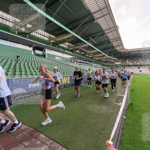13.09.2026 - 21. swb-Marathon Bremen Michael Burmester http://msf.ph/oto/10317985 13.09.2026 13:15:50 Laufen im Stadion 143, 153, 231, 263, 266, 300, 414, 598, 612, 653, 990, 1008, 1047, 1185, 1312, 1465, 1539, 1818, 1819, 1874, 2013, 2218, 2235, 2314, 2351, 2359, 2363, 2385, 2386, 2466, 2468, 2484, 2494, 2579, 2664, 2667, 2678, 2690, 2691, 2698, 2737, 2760, 2778, 2783, 2799, 2838, 2846, 2859, 2861, 2865, 2874, 2958, 2974, 2978, 3001, 3075, 3133, 3157, 3165, 3185, 3237, 3265, 3331, 3355, 3382, 3387, 3486, 3501, 3512, 3670, 3680, 3829, 4034, 4080, 4306, 703 meine-sportfotos.de