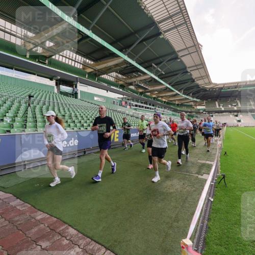 13.09.2026 - 21. swb-Marathon Bremen Michael Burmester http://msf.ph/oto/10317993 13.09.2026 13:15:50 Laufen im Stadion 143, 153, 231, 263, 266, 300, 414, 598, 612, 653, 990, 1008, 1047, 1185, 1312, 1465, 1539, 1818, 1819, 1874, 2013, 2218, 2235, 2314, 2351, 2359, 2363, 2385, 2386, 2466, 2468, 2484, 2494, 2579, 2664, 2667, 2678, 2690, 2691, 2698, 2737, 2760, 2778, 2783, 2799, 2838, 2846, 2859, 2861, 2865, 2874, 2958, 2974, 2978, 3001, 3075, 3133, 3157, 3165, 3185, 3237, 3265, 3331, 3355, 3382, 3387, 3486, 3501, 3512, 3670, 3680, 3829, 4034, 4080, 4306, 703 meine-sportfotos.de