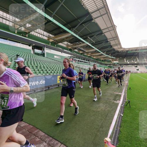 13.09.2026 - 21. swb-Marathon Bremen Michael Burmester http://msf.ph/oto/10318071 13.09.2026 13:15:57 Laufen im Stadion 134, 143, 153, 231, 263, 266, 271, 300, 414, 598, 612, 653, 990, 1008, 1047, 1185, 1312, 1465, 1539, 1825, 1874, 2013, 2218, 2235, 2259, 2351, 2359, 2363, 2385, 2386, 2466, 2468, 2484, 2494, 2562, 2579, 2664, 2667, 2678, 2690, 2691, 2698, 2737, 2760, 2778, 2783, 2799, 2838, 2846, 2859, 2861, 2865, 2874, 2958, 2974, 2978, 2996, 3001, 3075, 3133, 3157, 3165, 3185, 3237, 3265, 3331, 3355, 3366, 3382, 3387, 3486, 3501, 3512, 3670, 3680, 3829, 4034, 4080, 4306, 703 meine-sportfotos.de