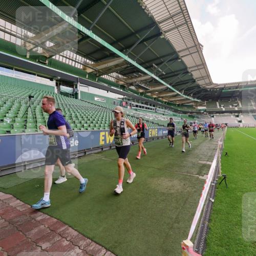 13.09.2026 - 21. swb-Marathon Bremen Michael Burmester http://msf.ph/oto/10318232 13.09.2026 13:16:11 Laufen im Stadion 134, 143, 153, 231, 263, 266, 267, 271, 300, 414, 598, 612, 653, 990, 1047, 1185, 1312, 1465, 1539, 1825, 1874, 1987, 2013, 2218, 2235, 2259, 2351, 2359, 2363, 2381, 2385, 2386, 2466, 2468, 2484, 2562, 2579, 2664, 2667, 2678, 2690, 2691, 2698, 2737, 2760, 2778, 2783, 2797, 2799, 2821, 2846, 2859, 2861, 2865, 2874, 2958, 2974, 2996, 3001, 3075, 3133, 3157, 3165, 3185, 3213, 3237, 3265, 3331, 3355, 3366, 3382, 3387, 3486, 3501, 3512, 3670, 3680, 3829, 4034, 4306, 703 meine-sportfotos.de