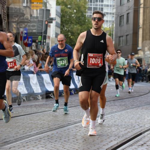 13.09.2026 - 21. swb-Marathon Bremen Strokosch-Dieckow http://msf.ph/oto/10318262 13.09.2026 13:07:08 Ziel 508, 521, 749, 788, 1009, 3127, 3910, 4574, 5238, 6784, 6951, 8580, 8888, 1863, 3043, 3118, 4743, 4808, 6053, 7636, 7876, 8980, 9927 meine-sportfotos.de
