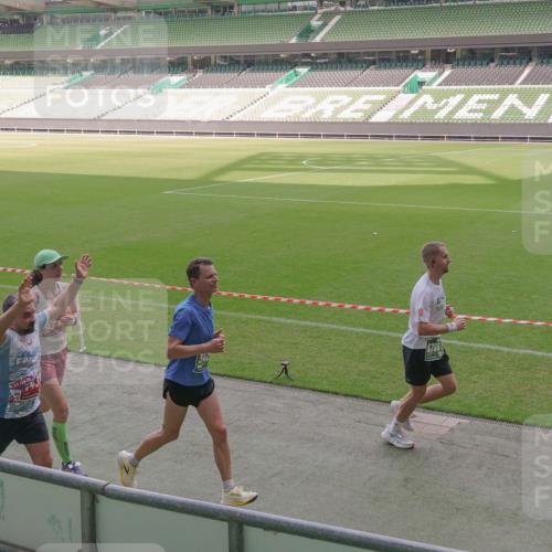 13.09.2026 - 21. swb-Marathon Bremen Michael Burmester http://msf.ph/oto/10318276 13.09.2026 12:53:34 Laufen im Stadion 102, 107, 145, 189, 313, 376, 385, 472, 481, 541, 560, 615, 616, 666, 675, 683, 696, 740, 755, 792, 816, 827, 982, 985, 987, 1033, 1056, 1076, 1207, 1232, 1252, 1297, 1419, 1433, 1445, 1468, 1528, 1542, 1551, 1631, 1646, 1658, 1664, 1704, 1707, 1814, 2007, 2043, 2055, 2203, 2280, 2350, 2362, 2401, 2422, 2454, 2480, 2498, 2499, 2623, 2701, 2767, 2820, 2824, 2858, 2882, 2913, 2962, 2971, 2997, 3054, 3085, 3149, 3236, 3336, 3357, 3362, 3413, 3448, 3830, 3988, 4283, 4475, 4605 meine-sportfotos.de