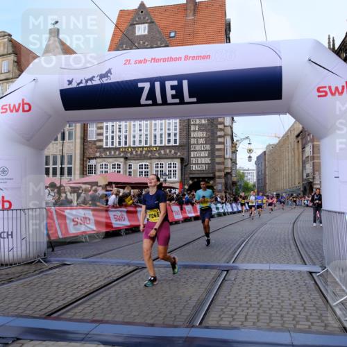13.09.2026 - 21. swb-Marathon Bremen Tim E. http://msf.ph/oto/10318376 13.09.2026 10:57:54 Ziel 10177, 10300, 10394, 10460, 11106, 11153, 11245, 11365, 11480, 11498, 11532, 11568, 11734, 11965, 11966, 12037, 12111, 12222, 12264, 12372 meine-sportfotos.de