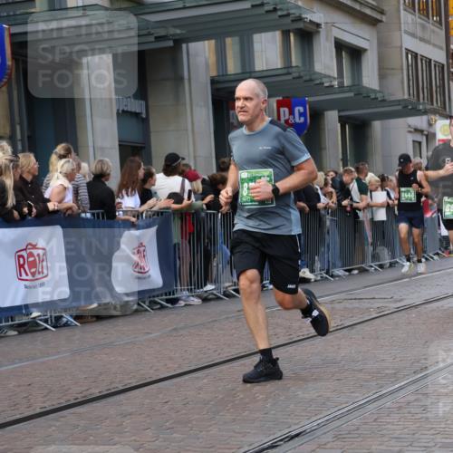 13.09.2026 - 21. swb-Marathon Bremen Strokosch-Dieckow http://msf.ph/oto/10318401 13.09.2026 13:17:09 Ziel 560, 842, 2008, 2234, 3148, 3760, 4171, 4805, 5041, 5550, 6095, 6734, 6759, 6803, 7901, 8100, 8250, 8253, 8446, 8532, 8714, 9075, 9400, 385, 1970, 2052, 2319, 3246, 3706, 3961, 4137, 4156, 6049, 6624, 6704, 6759, 6819, 6953, 7284, 7297, 7387, 8111, 8418, 8858 meine-sportfotos.de