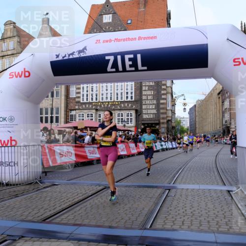 13.09.2026 - 21. swb-Marathon Bremen Tim E. http://msf.ph/oto/10318414 13.09.2026 10:57:54 Ziel 10177, 10300, 10394, 10460, 11106, 11153, 11245, 11365, 11480, 11498, 11532, 11568, 11734, 11965, 11966, 12037, 12111, 12222, 12264, 12372 meine-sportfotos.de