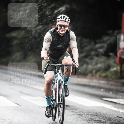 13.09.2026 - Stadtparktriathlon H.Heesch http://msf.ph/oto/10318429 13.09.2026 11:54:24 Radfahren 789, 824, 885, 933 meine-sportfotos.de