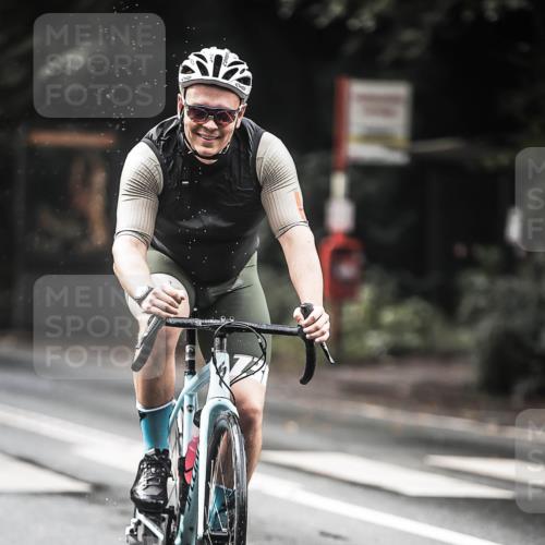 13.09.2026 - Stadtparktriathlon H.Heesch http://msf.ph/oto/10318452 13.09.2026 11:54:24 Radfahren 789, 824, 885, 933 meine-sportfotos.de