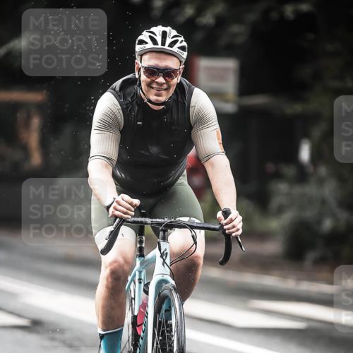13.09.2026 - Stadtparktriathlon H.Heesch http://msf.ph/oto/10318455 13.09.2026 11:54:24 Radfahren 789, 824, 885, 933 meine-sportfotos.de