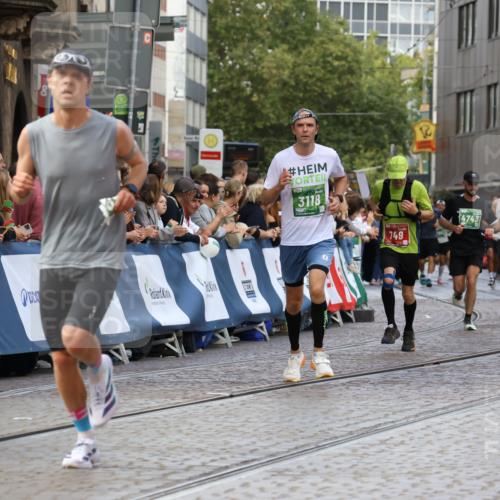 13.09.2026 - 21. swb-Marathon Bremen Strokosch-Dieckow http://msf.ph/oto/10318471 13.09.2026 13:07:14 Ziel 521, 749, 1009, 3127, 3794, 3973, 4574, 6784, 8580, 8888, 9708, 2706, 3043, 3118, 4743, 4808, 8060, 8098, 8467, 8980 meine-sportfotos.de