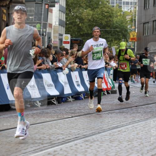 13.09.2026 - 21. swb-Marathon Bremen Strokosch-Dieckow http://msf.ph/oto/10318488 13.09.2026 13:07:14 Ziel 521, 749, 1009, 3127, 3794, 3973, 4574, 6784, 8580, 8888, 9708, 2706, 3043, 3118, 4743, 4808, 8060, 8098, 8467, 8980 meine-sportfotos.de