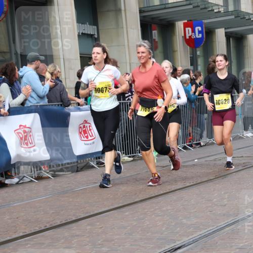 13.09.2026 - 21. swb-Marathon Bremen Strokosch-Dieckow http://msf.ph/oto/10318518 13.09.2026 10:58:01 Ziel 10249, 10494, 10530, 10673, 10750, 10798, 10828, 10903, 10914, 10931, 10932, 11004, 11120, 11131, 11152, 11202, 11295, 11384, 11388, 11403, 11420, 11455, 11686, 11750, 11752, 11884, 11906, 11952, 11953, 12017, 12092, 12180, 12386, 12387, 12441, 12482, 12518, 10078, 10460, 10543, 10559, 10565, 10604, 10707, 10728, 10826, 10903, 11136, 11153, 11332, 11532, 11568, 11824, 11856, 11863, 12228, 12231, 12264, 12427, 12551 meine-sportfotos.de