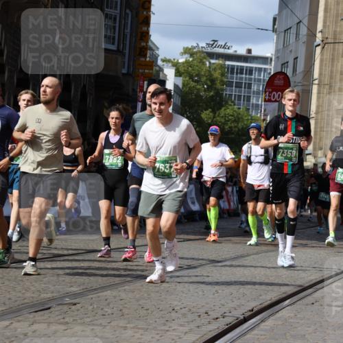 13.09.2026 - 21. swb-Marathon Bremen Strokosch-Dieckow http://msf.ph/oto/10318530 13.09.2026 13:31:03 Ziel 625, 800, 834, 1533, 1771, 1841, 1926, 1941, 2369, 2452, 2723, 2985, 4206, 4251, 4332, 4342, 4425, 4757, 4920, 5551, 5600, 5681, 5802, 5822, 5900, 6134, 6343, 6347, 6523, 6988, 7012, 7253, 7567, 7645, 9290, 9653, 9692, 9695, 9699, 9767, 9825, 13090, 217, 1398, 2244, 2513, 2802, 3396, 3762, 3800, 4477, 4647, 5673, 5720, 5846, 6419, 6619, 6732, 7296, 7359, 7637, 7812, 7882, 8035, 8097, 8342, 8382, 8726, 9147, 9274, 9337, 9822, 9969, 9977 meine-sportfotos.de