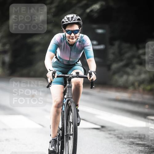 13.09.2026 - Stadtparktriathlon H.Heesch http://msf.ph/oto/10318568 13.09.2026 11:54:31 Radfahren 749, 824, 840, 885 meine-sportfotos.de