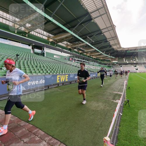 13.09.2026 - 21. swb-Marathon Bremen Michael Burmester http://msf.ph/oto/10318570 13.09.2026 13:16:47 Laufen im Stadion 134, 143, 153, 231, 263, 267, 271, 449, 588, 598, 612, 653, 990, 1057, 1185, 1312, 1424, 1425, 1465, 1539, 1790, 1813, 1825, 1874, 1987, 2013, 2067, 2096, 2218, 2259, 2351, 2363, 2381, 2385, 2386, 2389, 2419, 2468, 2532, 2550, 2562, 2579, 2586, 2655, 2664, 2667, 2678, 2698, 2778, 2783, 2797, 2799, 2821, 2846, 2859, 2874, 2974, 2984, 2996, 3001, 3075, 3104, 3133, 3157, 3165, 3185, 3195, 3213, 3237, 3265, 3314, 3331, 3366, 3382, 3387, 3431, 3479, 3486, 3501, 3506, 3512 meine-sportfotos.de