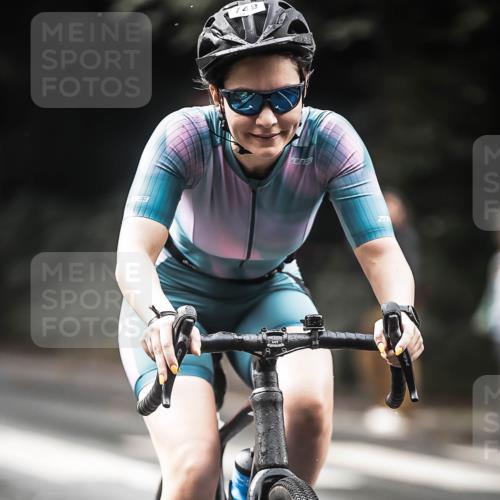 13.09.2026 - Stadtparktriathlon H.Heesch http://msf.ph/oto/10318602 13.09.2026 11:54:31 Radfahren 749, 824, 840, 885 meine-sportfotos.de
