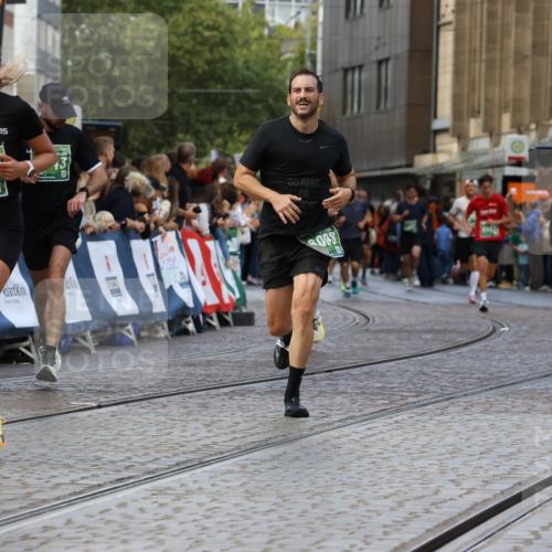 13.09.2026 - 21. swb-Marathon Bremen Strokosch-Dieckow http://msf.ph/oto/10318638 13.09.2026 13:07:19 Ziel 749, 1540, 3127, 3794, 3973, 4574, 8888, 9708, 819, 2706, 3043, 4743, 7803, 8060, 8098, 8467 meine-sportfotos.de