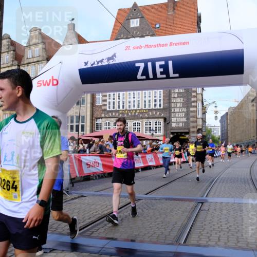 13.09.2026 - 21. swb-Marathon Bremen Tim E. http://msf.ph/oto/10318783 13.09.2026 10:58:02 Ziel 10078, 10460, 10565, 10707, 10728, 11153, 11245, 11532, 11568, 11824, 11856, 12222, 12228, 12231, 12264, 12427, 12555 meine-sportfotos.de