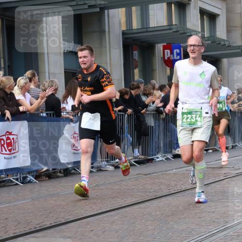 13.09.2026 - 21. swb-Marathon Bremen Strokosch-Dieckow http://msf.ph/oto/10318789 13.09.2026 13:17:17 Ziel 560, 771, 1297, 2008, 2125, 2234, 2812, 3148, 3760, 4171, 4498, 4499, 4620, 5041, 5550, 5817, 6803, 7901, 8100, 8250, 8253, 8446, 8532, 8714, 9075, 9400, 9505, 13107, 842, 2052, 3246, 3706, 4156, 4805, 6095, 6624, 6704, 6734, 6759, 6953, 7284, 8111, 8418, 8858 meine-sportfotos.de