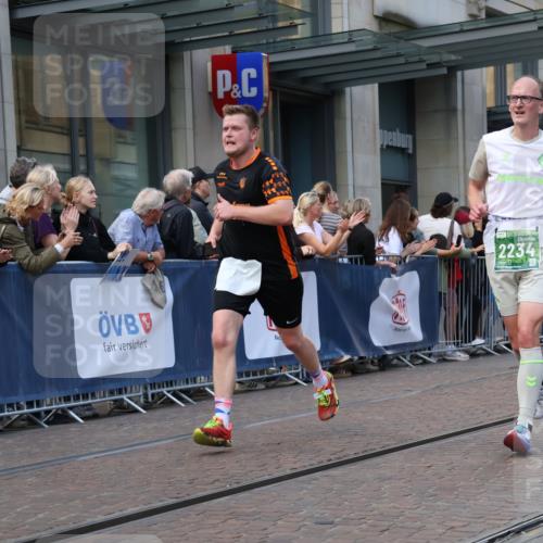 13.09.2026 - 21. swb-Marathon Bremen Strokosch-Dieckow http://msf.ph/oto/10318839 13.09.2026 13:17:18 Ziel 560, 771, 1297, 2008, 2125, 2234, 2812, 3148, 3760, 4171, 4498, 4499, 4620, 5041, 5550, 5817, 6803, 7901, 8100, 8250, 8253, 8446, 8532, 8714, 9075, 9400, 9505, 13107, 842, 2052, 3148, 3246, 3706, 4156, 4805, 6095, 6624, 6704, 6734, 6759, 6953, 7284, 8111, 8418, 8858 meine-sportfotos.de