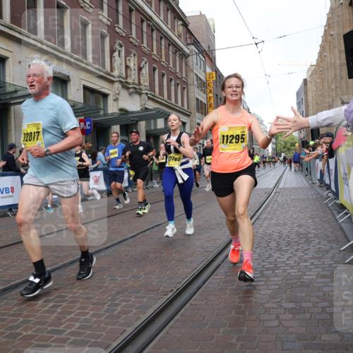 13.09.2026 - 21. swb-Marathon Bremen Strokosch-Dieckow http://msf.ph/oto/10318842 13.09.2026 10:58:09 Ziel 10249, 10530, 10750, 10798, 10878, 10879, 11004, 11030, 11120, 11131, 11152, 11189, 11202, 11384, 11388, 11403, 11420, 11455, 11686, 11750, 11906, 11952, 11953, 11955, 12017, 12092, 12180, 12237, 12320, 12386, 12387, 12499, 12505, 12518, 10078, 10494, 10543, 10559, 10565, 10604, 10673, 10707, 10728, 10798, 10826, 10828, 10903, 10914, 10931, 10932, 11136, 11295, 11332, 11388, 11752, 11824, 11856, 11863, 11884, 12231, 12386, 12387, 12427, 12441, 12482, 12551 meine-sportfotos.de