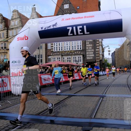 13.09.2026 - 21. swb-Marathon Bremen Tim E. http://msf.ph/oto/10318883 13.09.2026 10:58:04 Ziel 10078, 10460, 10565, 10707, 10728, 11153, 11245, 11532, 11568, 11824, 11856, 12222, 12228, 12231, 12264, 12427, 12551, 12555 meine-sportfotos.de