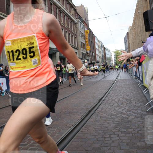 13.09.2026 - 21. swb-Marathon Bremen Strokosch-Dieckow http://msf.ph/oto/10318890 13.09.2026 10:58:10 Ziel 10249, 10530, 10750, 10878, 10879, 11004, 11030, 11120, 11131, 11152, 11189, 11202, 11384, 11403, 11420, 11455, 11686, 11750, 11906, 11952, 11953, 11955, 12017, 12092, 12180, 12237, 12320, 12499, 12505, 12518, 10078, 10494, 10543, 10559, 10565, 10604, 10673, 10707, 10728, 10750, 10798, 10826, 10828, 10903, 10914, 10931, 10932, 11136, 11295, 11332, 11388, 11752, 11824, 11856, 11863, 11884, 12017, 12231, 12386, 12387, 12427, 12441, 12482, 12551 meine-sportfotos.de