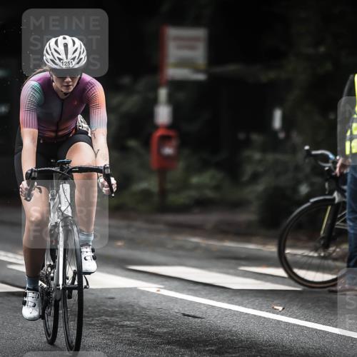 13.09.2026 - Stadtparktriathlon H.Heesch http://msf.ph/oto/10318938 13.09.2026 13:03:04 Radfahren 1100, 1251, 1257, 1366 meine-sportfotos.de