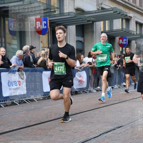 13.09.2026 - 21. swb-Marathon Bremen Strokosch-Dieckow http://msf.ph/oto/10318980 13.09.2026 13:17:20 Ziel 560, 771, 1297, 2008, 2125, 2234, 2812, 3051, 3760, 4171, 4286, 4374, 4498, 4499, 4620, 5041, 5530, 5550, 5817, 6803, 7901, 8100, 8250, 8253, 8446, 8532, 8714, 9075, 9400, 9505, 13107, 842, 2052, 3148, 3246, 4156, 4805, 6095, 6624, 6704, 6734, 6759, 6953, 7284, 8111, 8418, 8858 meine-sportfotos.de