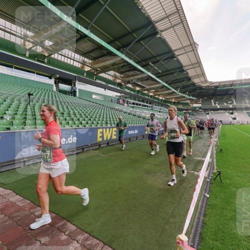 13.09.2026 - 21. swb-Marathon Bremen Michael Burmester http://msf.ph/oto/10318992 13.09.2026 13:17:30 Laufen im Stadion 134, 153, 231, 267, 271, 311, 404, 449, 588, 732, 753, 837, 990, 1057, 1185, 1312, 1424, 1425, 1465, 1539, 1790, 1813, 1825, 1844, 1868, 1987, 2056, 2067, 2096, 2123, 2259, 2351, 2357, 2358, 2363, 2381, 2389, 2419, 2532, 2550, 2562, 2579, 2586, 2601, 2647, 2655, 2664, 2698, 2778, 2797, 2799, 2821, 2846, 2849, 2880, 2893, 2974, 2984, 2996, 3104, 3133, 3146, 3180, 3195, 3210, 3213, 3314, 3337, 3366, 3387, 3421, 3431, 3476, 3479, 3501, 3506, 3537, 3548, 3633, 3654, 3740 meine-sportfotos.de
