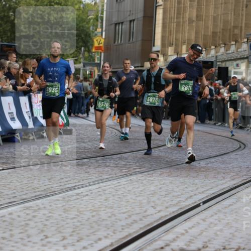 13.09.2026 - 21. swb-Marathon Bremen Strokosch-Dieckow http://msf.ph/oto/10319026 13.09.2026 13:07:32 Ziel 1540, 1863, 3043, 3118, 3794, 3973, 4808, 6053, 7636, 7876, 8980, 9927, 819, 969, 2135, 4852, 4990, 5570, 5976, 7558, 7803, 8611, 8737, 9035, 9356 meine-sportfotos.de