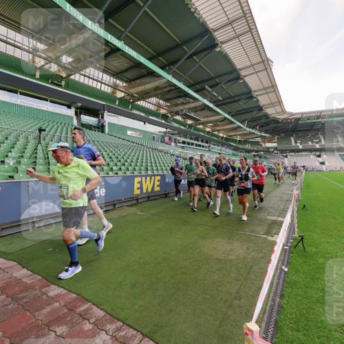 13.09.2026 - 21. swb-Marathon Bremen Michael Burmester http://msf.ph/oto/10319048 13.09.2026 13:17:35 Laufen im Stadion 134, 153, 231, 267, 271, 311, 404, 449, 588, 732, 753, 837, 990, 1057, 1185, 1312, 1424, 1425, 1465, 1539, 1790, 1813, 1825, 1844, 1868, 1987, 2056, 2067, 2096, 2123, 2259, 2351, 2357, 2358, 2363, 2381, 2389, 2419, 2532, 2550, 2562, 2579, 2586, 2601, 2614, 2647, 2655, 2778, 2797, 2799, 2821, 2849, 2880, 2893, 2974, 2984, 2996, 2999, 3104, 3146, 3180, 3195, 3210, 3213, 3314, 3337, 3366, 3387, 3421, 3431, 3476, 3479, 3501, 3506, 3537, 3548, 3633, 3654, 3740 meine-sportfotos.de