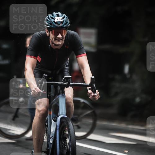 13.09.2026 - Stadtparktriathlon H.Heesch http://msf.ph/oto/10319049 13.09.2026 13:03:13 Radfahren 1100, 1234, 1257, 1426 meine-sportfotos.de