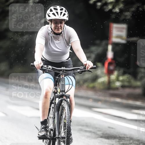 13.09.2026 - Stadtparktriathlon H.Heesch http://msf.ph/oto/10319062 13.09.2026 11:55:01 Radfahren 733, 754, 859, 891, 897, 1017 meine-sportfotos.de