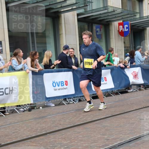 13.09.2026 - 21. swb-Marathon Bremen Strokosch-Dieckow http://msf.ph/oto/10319063 13.09.2026 10:58:13 Ziel 10878, 10879, 11004, 11030, 11152, 11189, 11202, 11384, 11403, 11455, 11686, 11743, 11750, 11906, 11953, 11955, 12092, 12180, 12237, 12320, 12499, 12505, 12518, 10078, 10249, 10494, 10530, 10543, 10559, 10565, 10604, 10673, 10750, 10798, 10826, 10828, 10903, 10914, 10931, 10932, 11120, 11131, 11136, 11295, 11332, 11388, 11420, 11752, 11824, 11863, 11884, 11952, 12017, 12386, 12387, 12441, 12482, 12551 meine-sportfotos.de