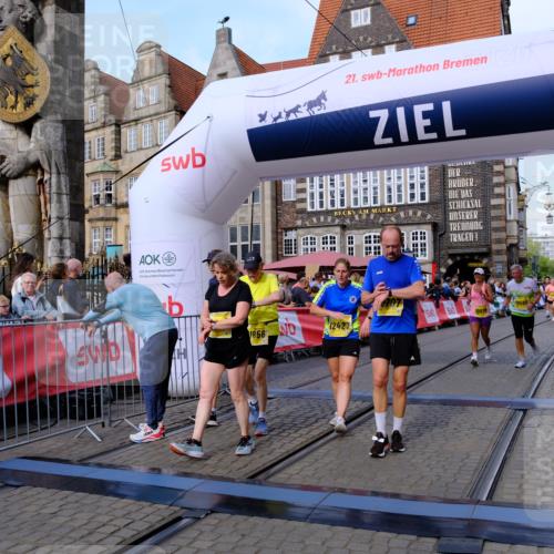 13.09.2026 - 21. swb-Marathon Bremen Tim E. http://msf.ph/oto/10319099 13.09.2026 10:58:08 Ziel 10078, 10460, 10559, 10565, 10707, 10728, 11136, 11153, 11332, 11532, 11568, 11824, 11856, 11863, 12228, 12231, 12264, 12427, 12551, 12555 meine-sportfotos.de