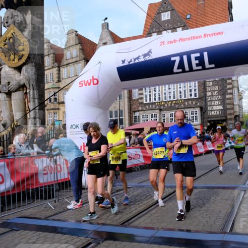 13.09.2026 - 21. swb-Marathon Bremen Tim E. http://msf.ph/oto/10319159 13.09.2026 10:58:08 Ziel 10078, 10460, 10559, 10565, 10707, 10728, 11136, 11153, 11332, 11532, 11568, 11824, 11856, 11863, 12228, 12231, 12264, 12427, 12551, 12555 meine-sportfotos.de