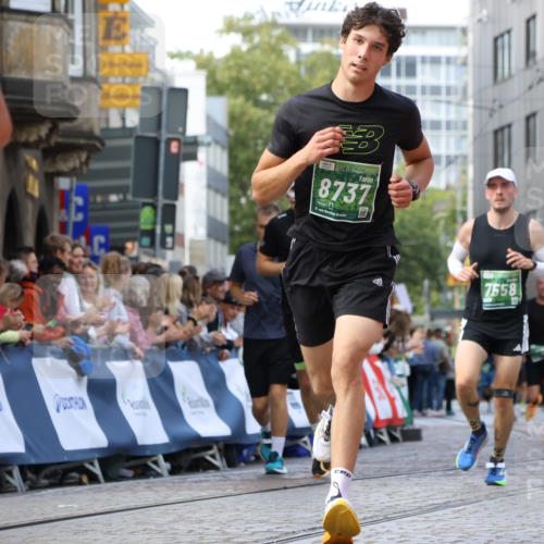 13.09.2026 - 21. swb-Marathon Bremen Strokosch-Dieckow http://msf.ph/oto/10319208 13.09.2026 13:07:40 Ziel 1863, 2706, 3043, 3118, 4743, 4808, 6053, 7636, 7876, 8060, 8098, 8467, 8980, 9927, 969, 4732, 4852, 7558, 8737, 9356 meine-sportfotos.de