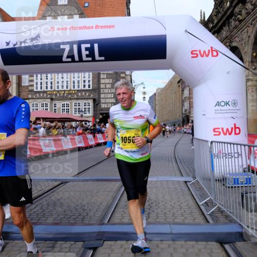 13.09.2026 - 21. swb-Marathon Bremen Tim E. http://msf.ph/oto/10319240 13.09.2026 10:58:11 Ziel 10078, 10460, 10559, 10565, 10707, 10728, 11136, 11153, 11332, 11532, 11568, 11824, 11856, 11863, 12228, 12231, 12427, 12551, 12555 meine-sportfotos.de
