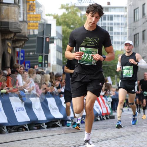 13.09.2026 - 21. swb-Marathon Bremen Strokosch-Dieckow http://msf.ph/oto/10319246 13.09.2026 13:07:40 Ziel 1863, 2706, 3043, 3118, 4743, 4808, 6053, 7636, 7876, 8060, 8098, 8467, 8980, 9927, 969, 4732, 4852, 7558, 8737, 9356 meine-sportfotos.de