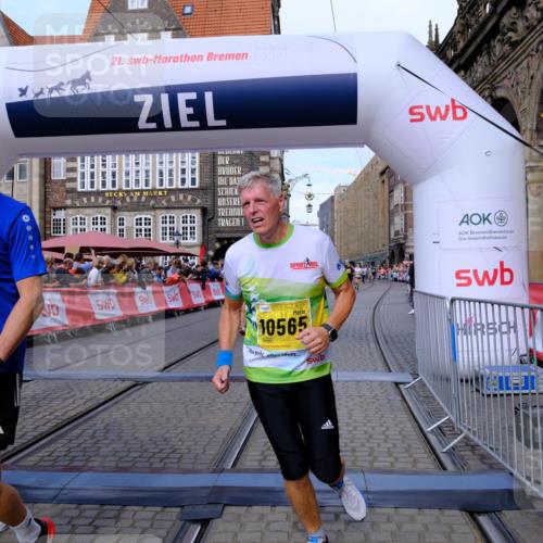 13.09.2026 - 21. swb-Marathon Bremen Tim E. http://msf.ph/oto/10319276 13.09.2026 10:58:11 Ziel 10078, 10460, 10559, 10565, 10707, 10728, 11136, 11153, 11332, 11532, 11568, 11824, 11856, 11863, 12228, 12231, 12427, 12551, 12555 meine-sportfotos.de