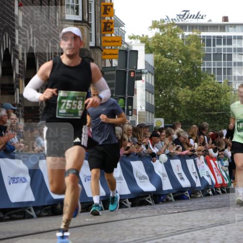 13.09.2026 - 21. swb-Marathon Bremen Strokosch-Dieckow http://msf.ph/oto/10319317 13.09.2026 13:07:42 Ziel 1863, 2706, 3043, 3118, 4743, 4808, 7636, 8060, 8098, 8467, 8980, 9927, 969, 4732, 4852, 7558, 9356, 13160 meine-sportfotos.de