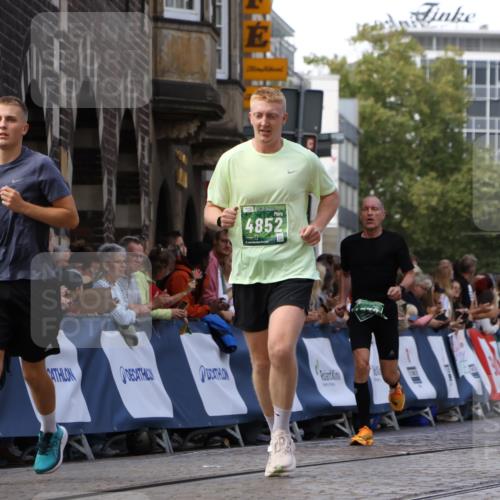 13.09.2026 - 21. swb-Marathon Bremen Strokosch-Dieckow http://msf.ph/oto/10319386 13.09.2026 13:07:44 Ziel 1863, 2706, 3043, 3118, 4743, 4808, 7803, 8060, 8098, 8467, 8980, 969, 4732, 4852, 13160 meine-sportfotos.de