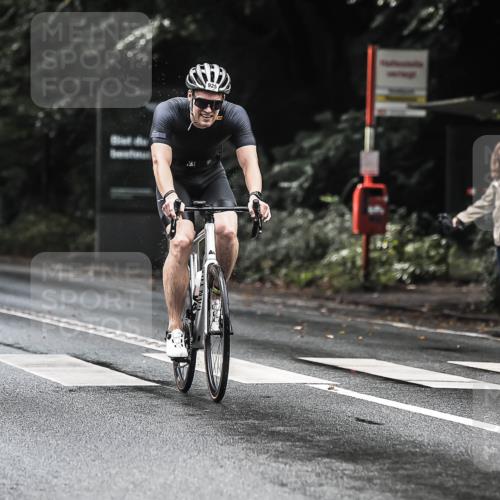 13.09.2026 - Stadtparktriathlon H.Heesch http://msf.ph/oto/10319393 13.09.2026 11:55:26 Radfahren 831, 867, 925 meine-sportfotos.de
